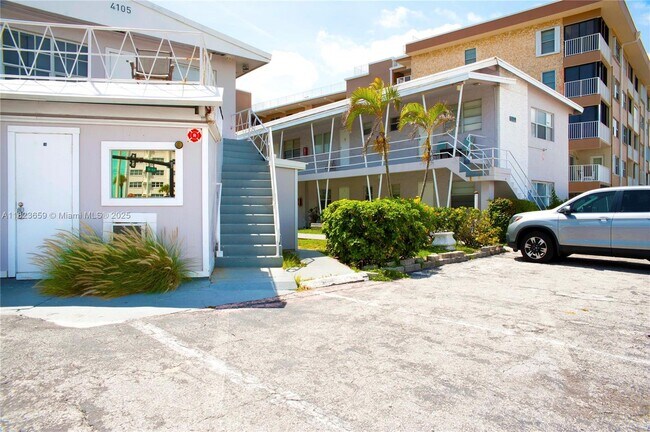 Building Photo - 4105 N Ocean Dr