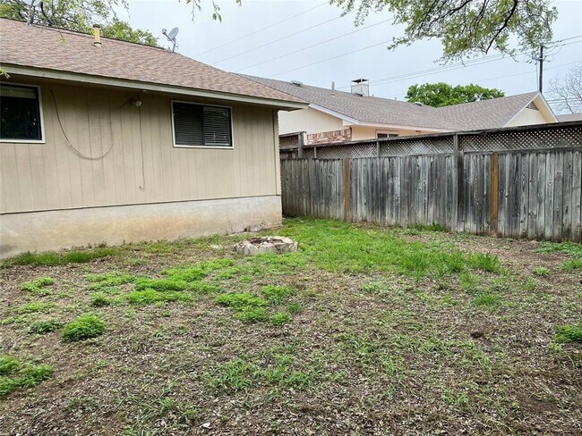 Building Photo - 11905 Oak Knoll Dr