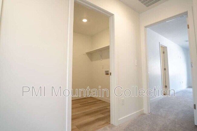 Building Photo - 2484 Wildwood Ln