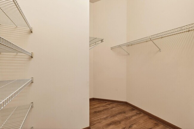 Building Photo - 6016 Pompano St