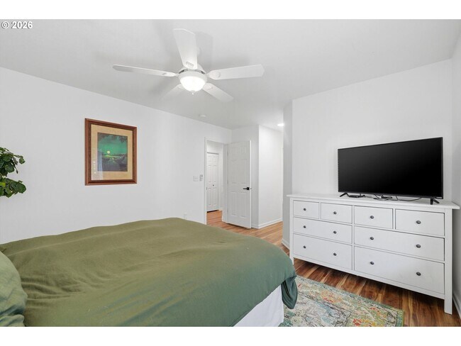 Building Photo - Beautifully Updated 5BR Home with Designer Kitchen, Main-Level Suite & Private Backyard Oasis Nea...