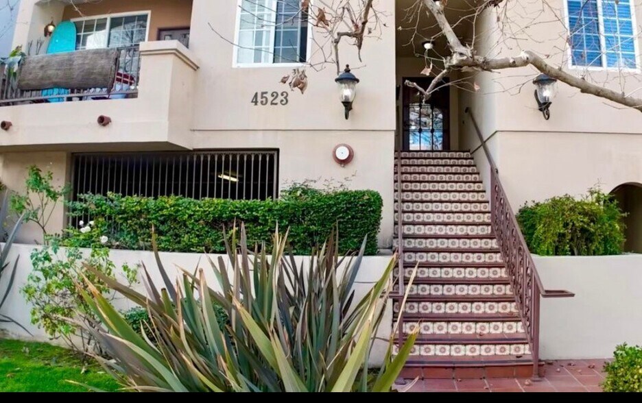 Building Photo - 4523 Woodman Ave