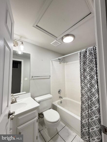 Building Photo - 16946 Monmouth Ct