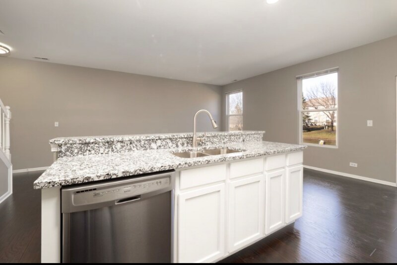 Building Photo - 4036 Blackstone Dr