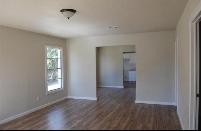 Building Photo - 4839 Ventura Ln