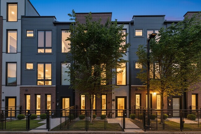 Building Photo - 4230 W Belmont Ave