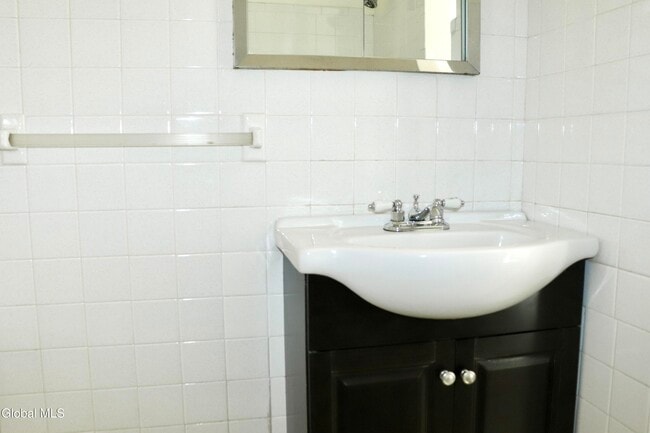 Building Photo - 628 N Pearl St