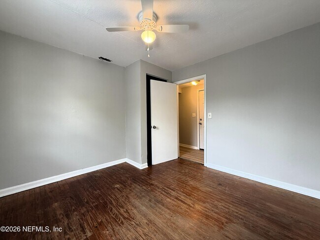 Building Photo - 843 Mackinaw St