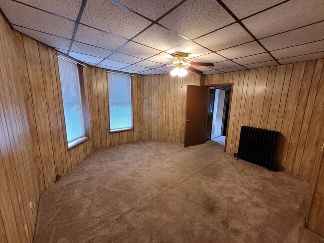 Building Photo - 402 N Railroad St