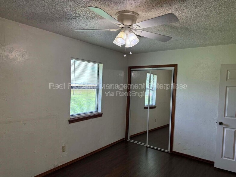 Building Photo - 1803 Sandrock Rd