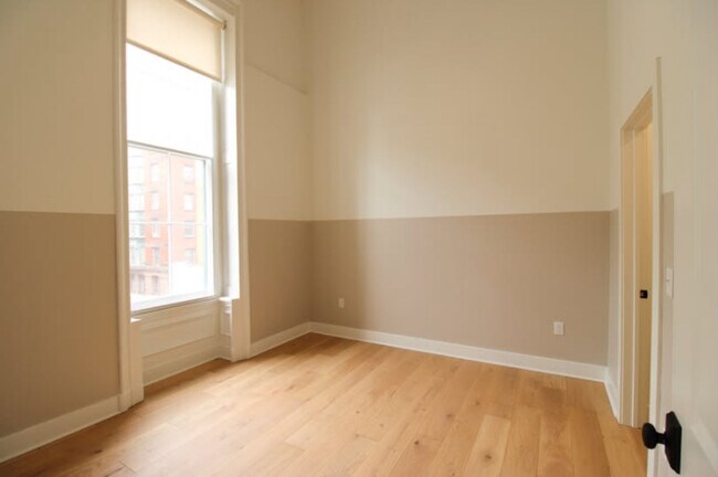 Building Photo - City Hall