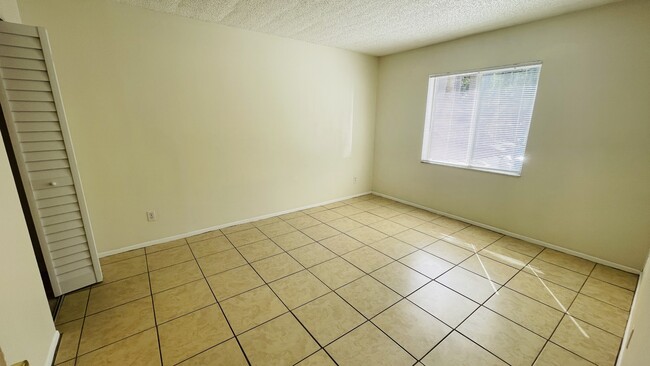 Building Photo - 5504 Pokeweed Ct