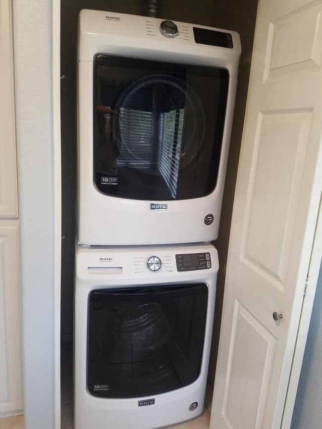 Building Photo - 15252 N 100th St