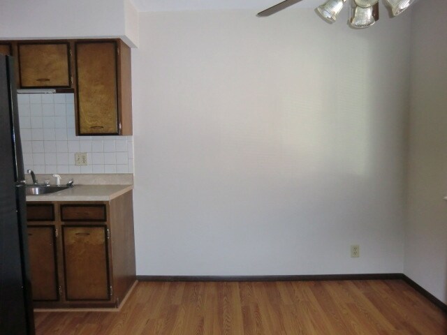 Building Photo - 2117 N Center St