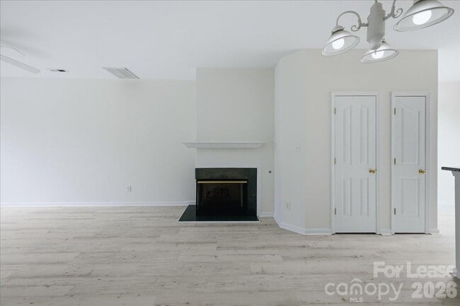 Building Photo - 6928 Creft Cir