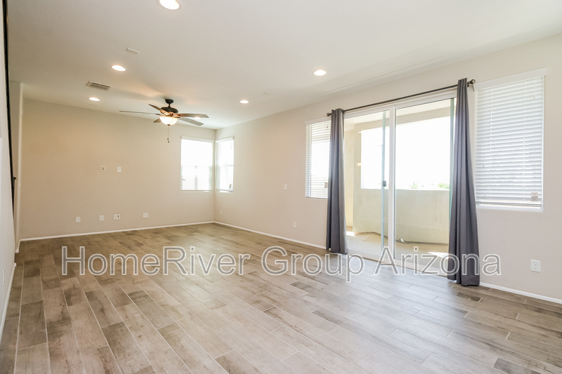Building Photo - 7024 W Corona Dr