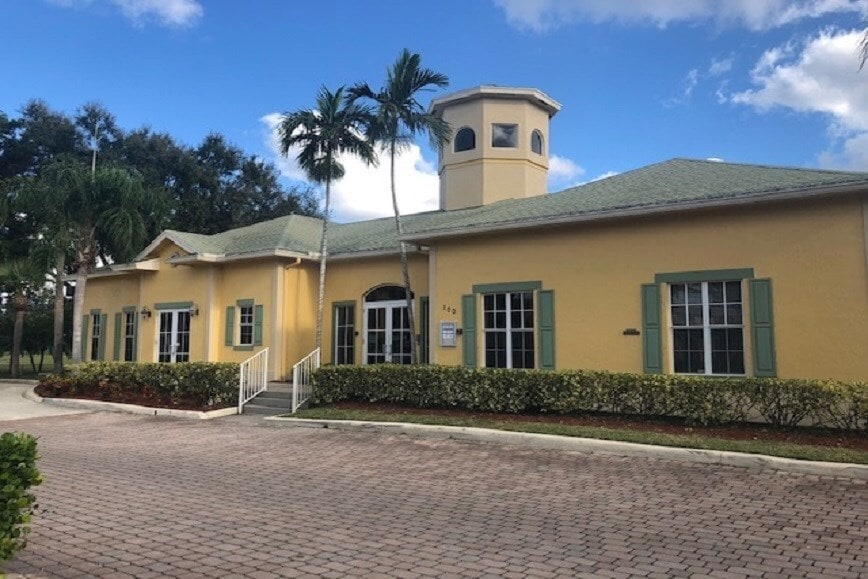 Clubhouse - 1714 Meadows Cir W