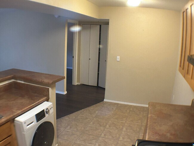 Building Photo - Beautiful 2 bedroom 2 bathroom condo (Avai...