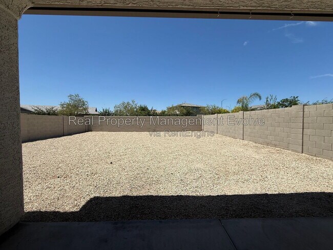 Building Photo - 5618 N 87th Dr