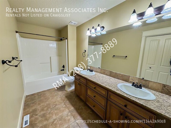 Building Photo - 919 E Boise Ave