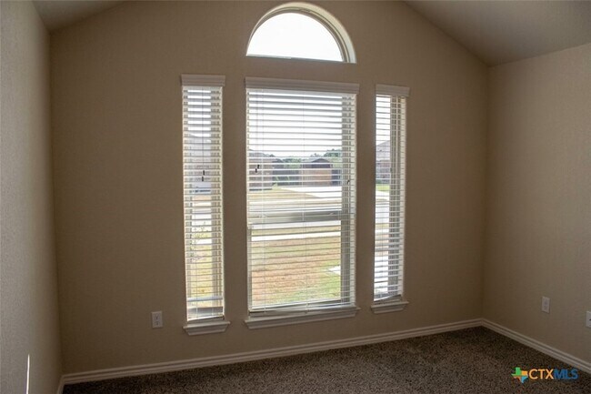 Building Photo - 2509 Meadow Lark Dr