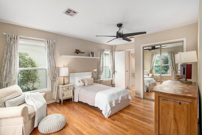 Building Photo - 2522 Wordsworth St