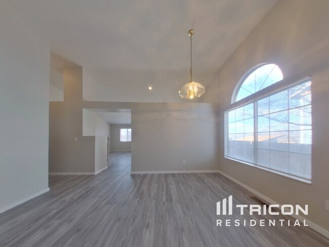 Building Photo - 8431 Silver Shores Dr