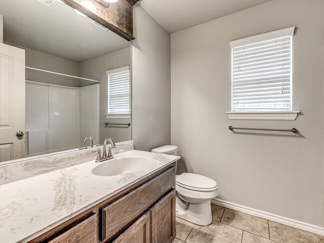 Building Photo - Updated Home + Montague Neighborhood + 3 b...