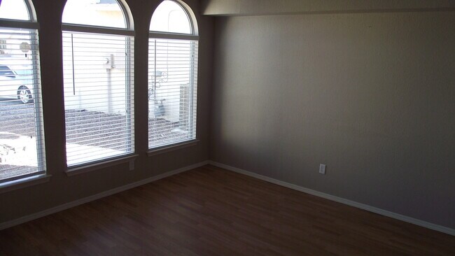 Building Photo - East El Paso 4 Bed Refrig A/C