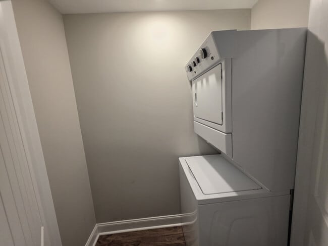 Building Photo - 541 New S Dr