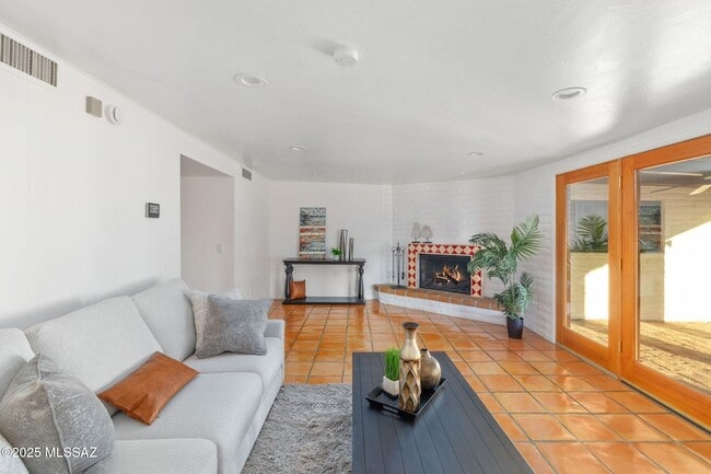 Building Photo - 2940 E Camino Juan Paisano