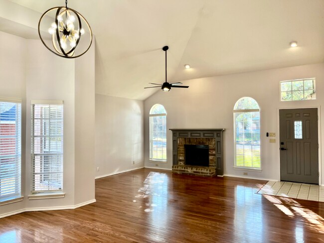 Building Photo - 17915 Crystal Knoll