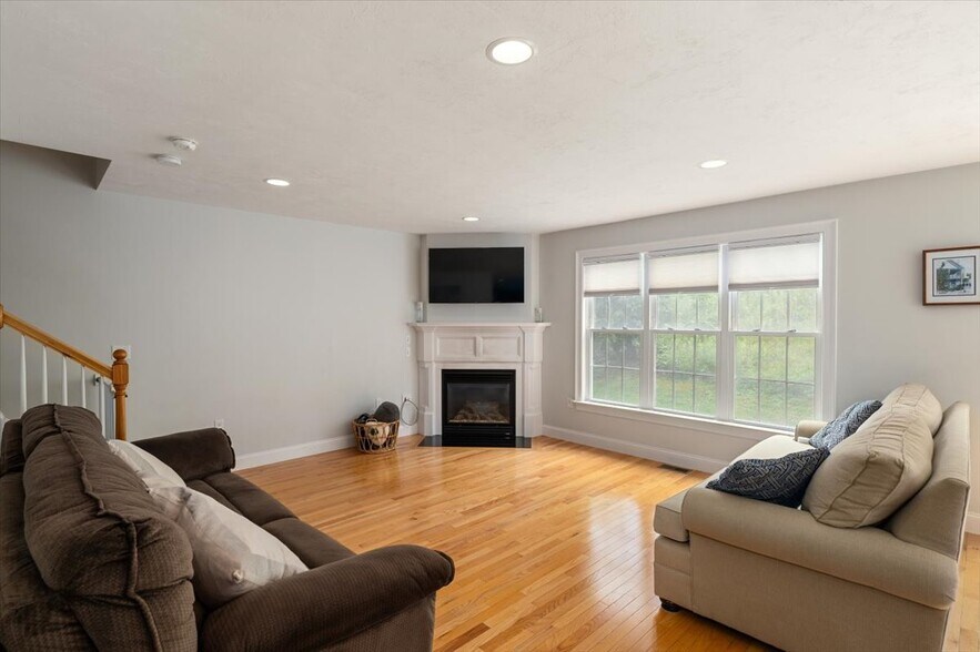 Building Photo - 5 Bayberry Ln