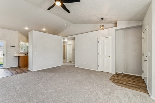 Building Photo - 8210 Waterside Ave