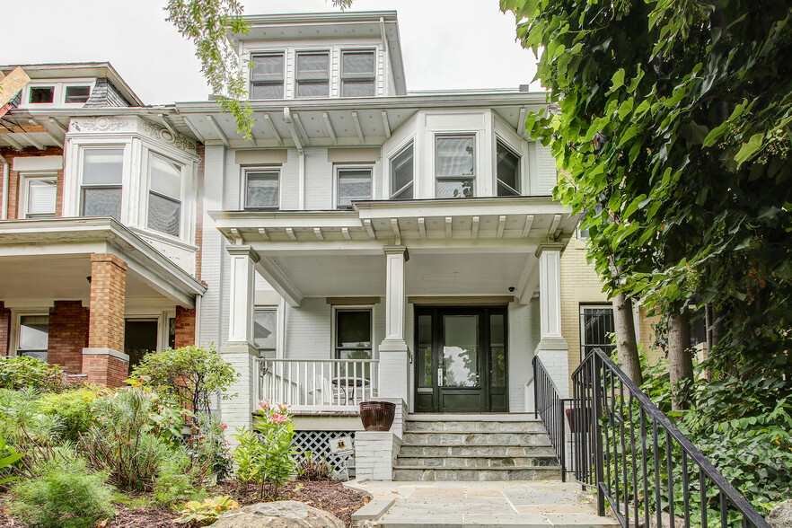 Beautiful 4-level Victorian home - 1362 Otis Pl NW