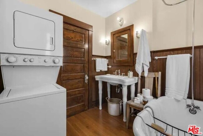 Building Photo - 850 Laveta Ter