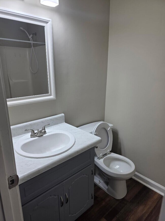 Building Photo - 620 Flower Dr