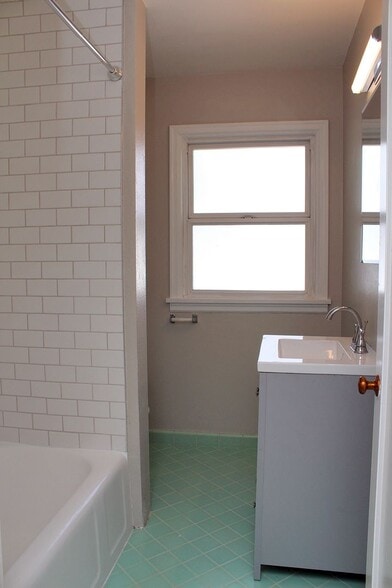 Building Photo - 5131-5147 SE 17th Avenue