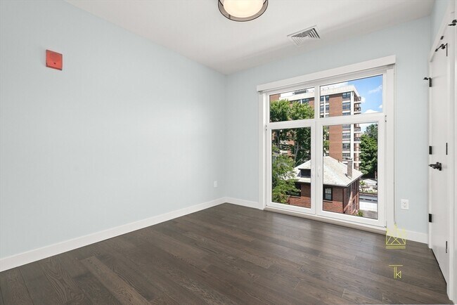 Building Photo - 54 Auburn St