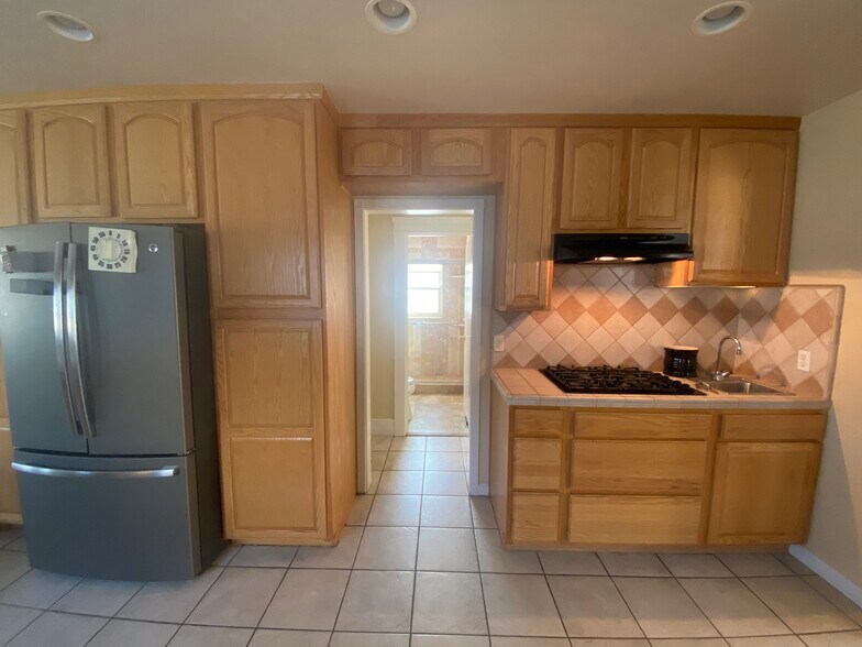 Building Photo - 315 Monroe St