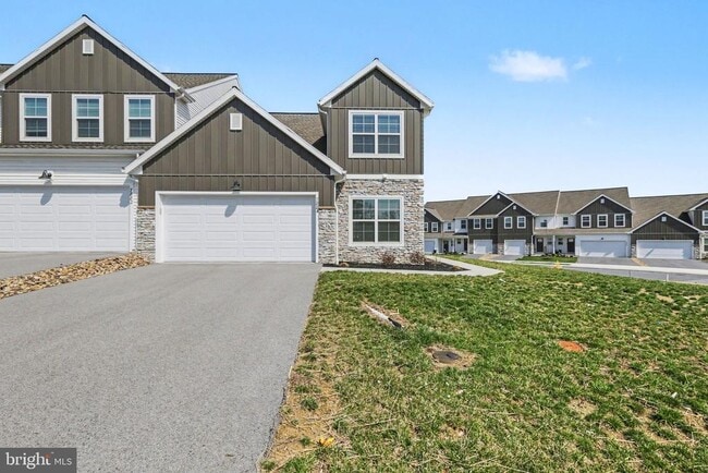 Building Photo - 7884 Oakbrook Dr