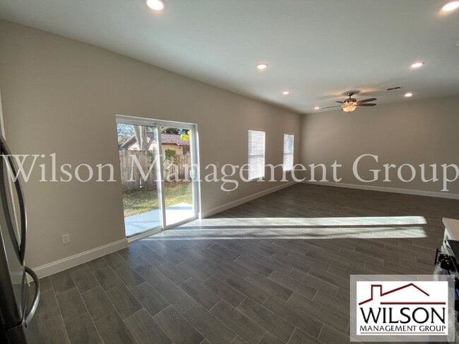 Building Photo - 732 S Lee Ave