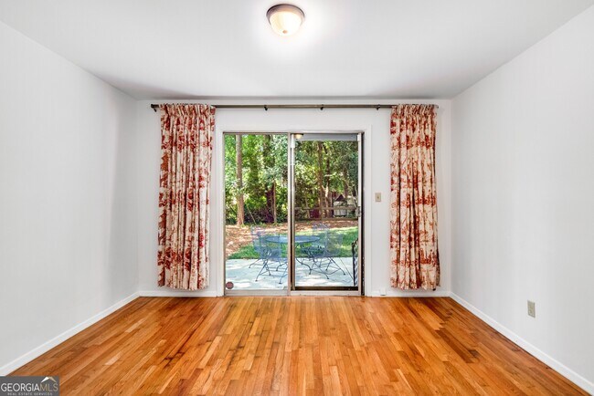 Building Photo - 2563 Beverly Hills Dr