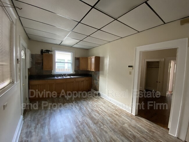 Building Photo - 5001 Farrell Ave