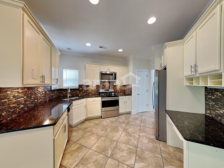 Building Photo - 2902 Island Point Dr NW