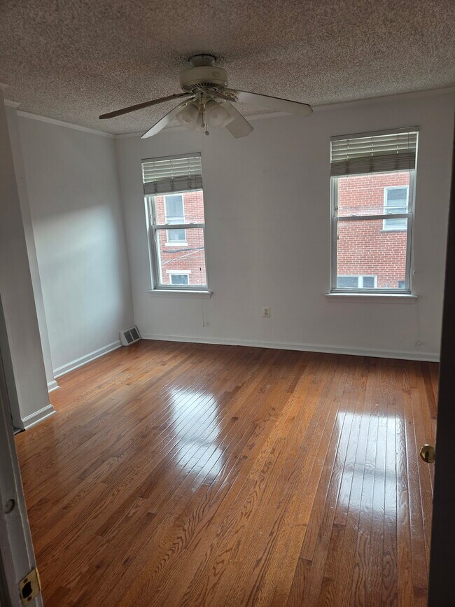 Building Photo - 1502 S Clarion St