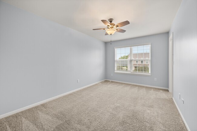 Building Photo - 406 Mary Ann Cir