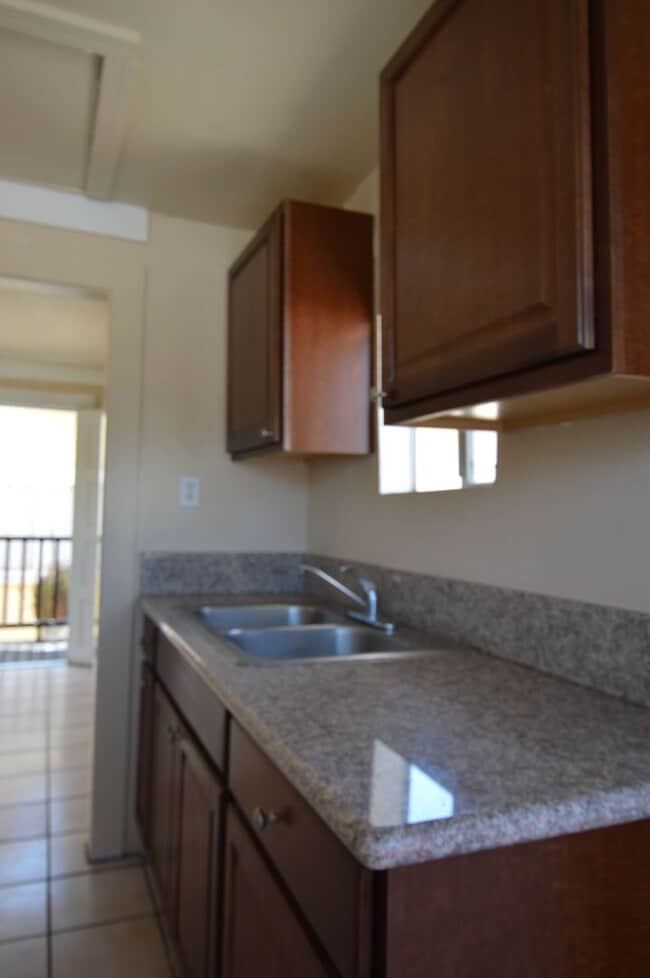 Building Photo - RARE STUDIO COTTAGE! Detached Cottage in B...
