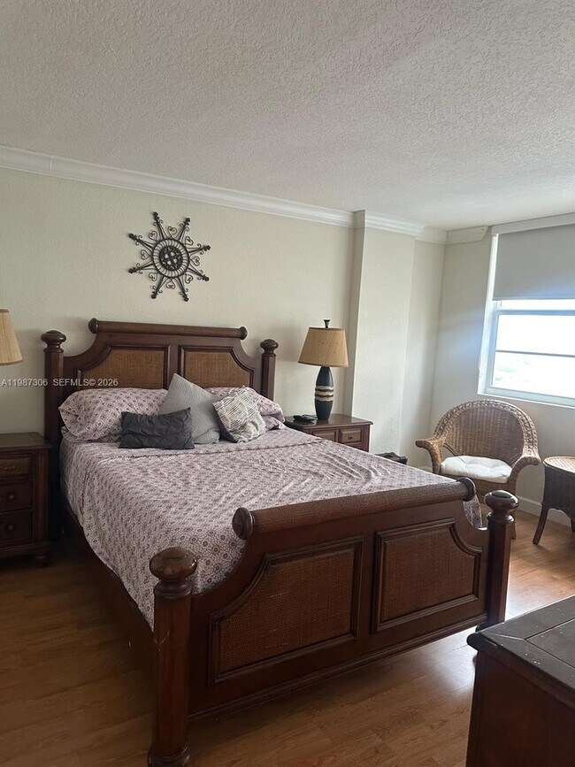 Building Photo - 6917 Collins Ave