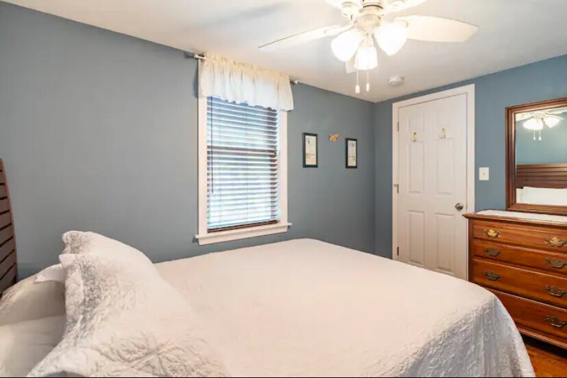 Building Photo - 7 Cushing Dr